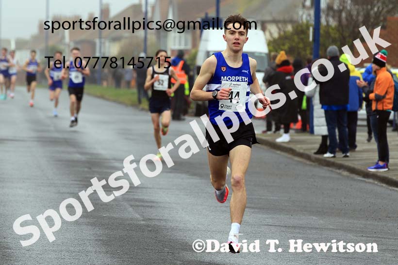 Mens under-17s 5k, 2023 Northern Mens 12 stage and Womens 6 Stage Relays and Young Athletes, Redcar. Photo: David T. Hewitson/Sports for All Pics